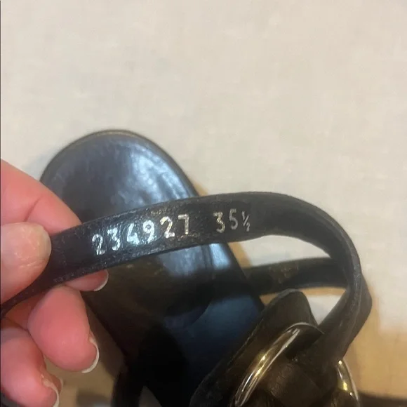 Gucci Black Leather Sandals with Silver Accents - Picture 3 of 9